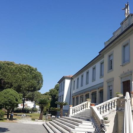 Casa Per Ferie "Sacro Cuore" Marina di Massa Exterior foto