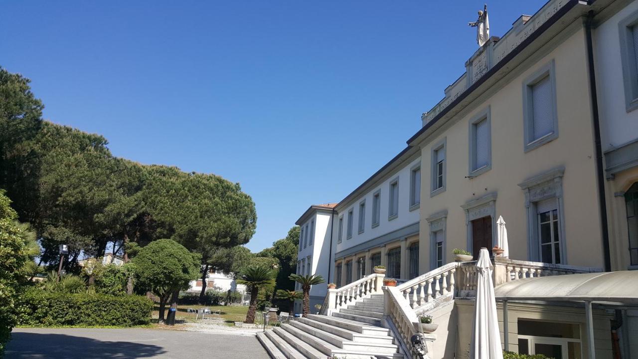 Casa Per Ferie "Sacro Cuore" Marina di Massa Exterior foto
